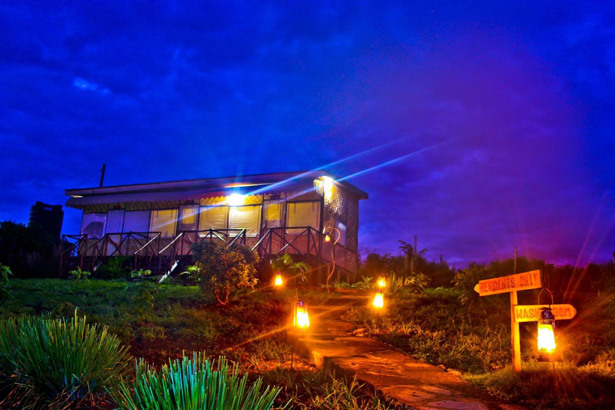 Wild Tracks Overland Camp Kasese Room photo