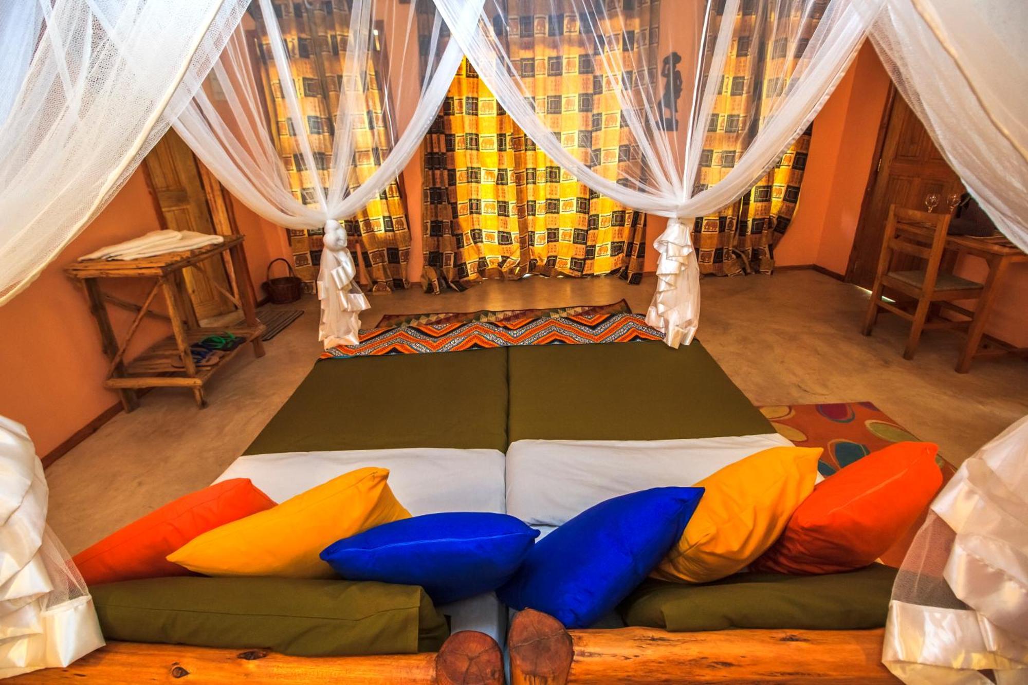 Wild Tracks Overland Camp Kasese Room photo
