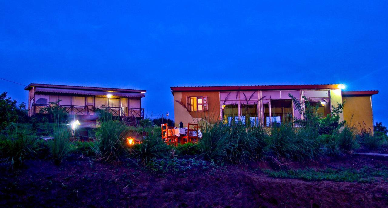 Wild Tracks Overland Camp Kasese Room photo